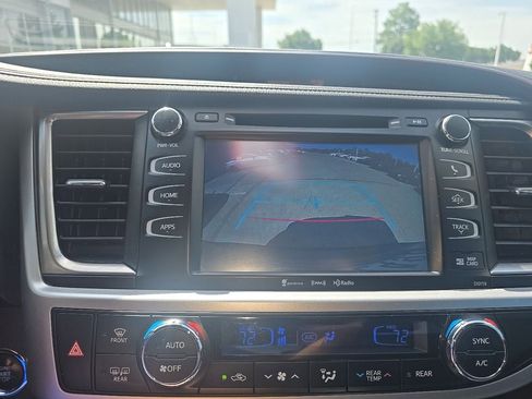 Used 2016 Toyota Highlander XLE FWD image 13