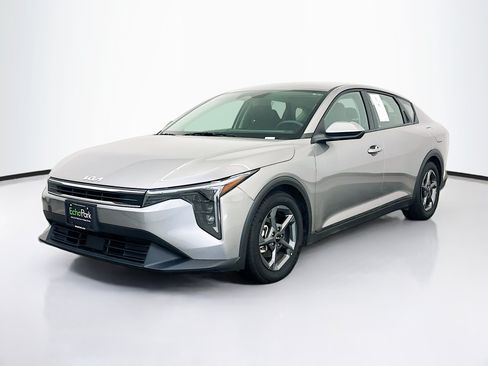 Used 2025 Kia K4 FWD image 3