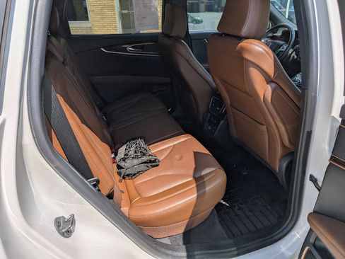 Used 2022 Lincoln Nautilus Reserve AWD/4WD image 15