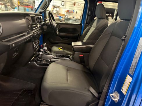 Used 2022 Jeep Wrangler Unlimited Sport w/ Cold Weather Group AWD/4WD image 35