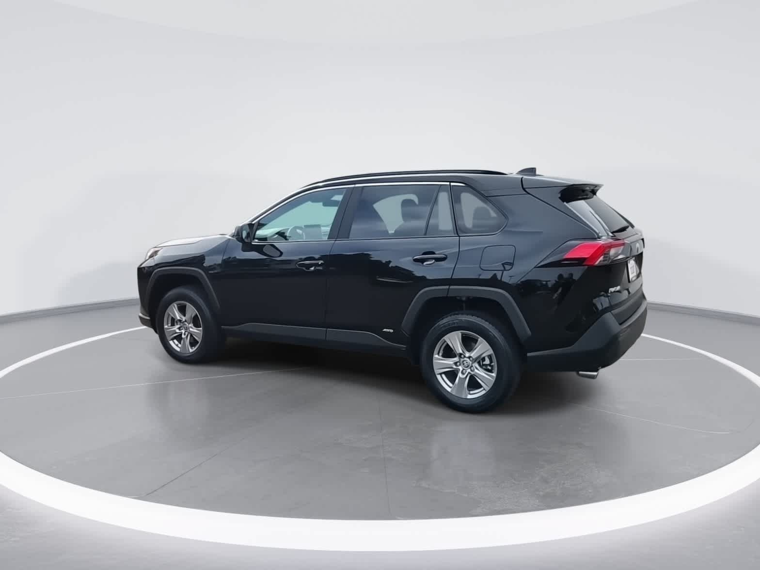 Certified 2024 Toyota RAV4 LE AWD/4WD image 6