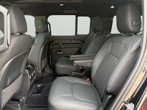 New 2026 Land Rover Defender 130 X-Dynamic SE AWD/4WD image 30