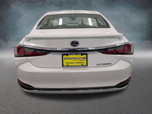 Used 2022 Lexus ES 300h w/ Premium Package FWD image 5