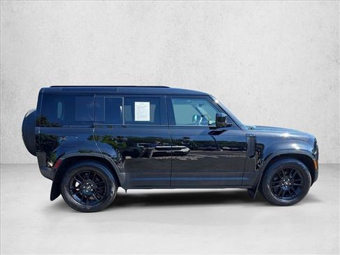 Used 2025 Land Rover Defender 110 S AWD/4WD image 4