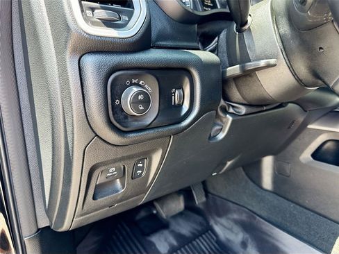 Used 2022 RAM 1500 Big Horn AWD/4WD image 6