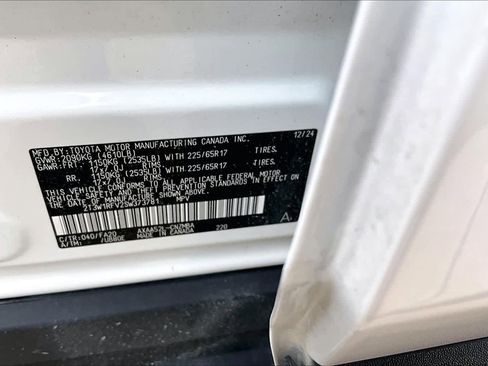Used 2025 Toyota RAV4 XLE FWD image 37