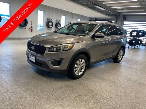 Used 2017 Kia Sorento AWD w/ LX Convenience Package image 1