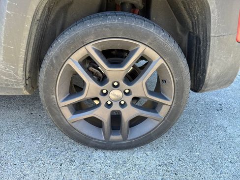 Used 2022 Jeep Renegade Latitude AWD/4WD image 7