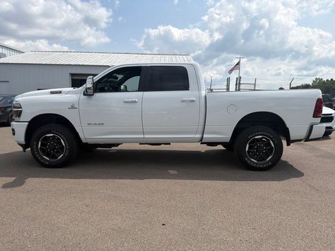 Used 2026 RAM 2500 Laramie AWD/4WD image 9