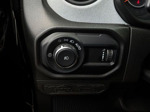 Used 2025 Jeep Wrangler Unlimited Sport AWD/4WD image 18