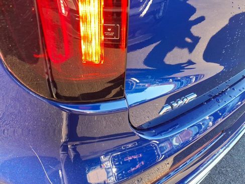 Used 2023 Cadillac XT6 Premium Luxury image 13