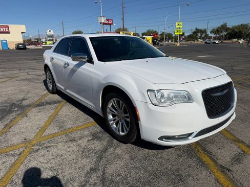 Used 2017 Chrysler 300 C RWD image 8