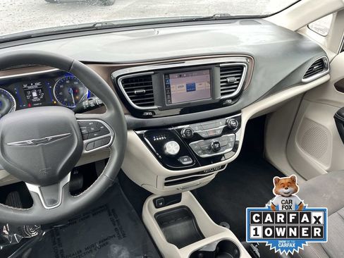 Used 2023 Chrysler Voyager LX image 12