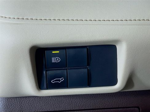 Used 2022 Toyota Highlander XLE AWD/4WD image 14