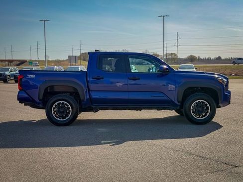 Used 2024 Toyota Tacoma TRD Off-Road AWD/4WD image 5
