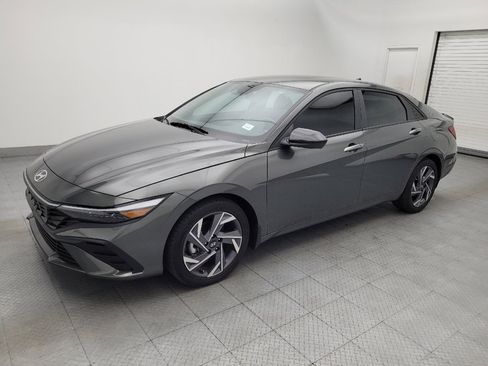 Used 2025 Hyundai Elantra Sport FWD image 2