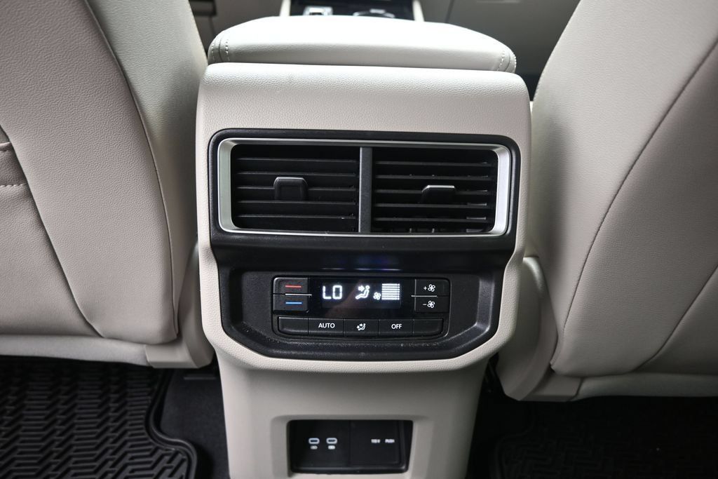 Used 2026 Volkswagen Atlas SE FWD image 26