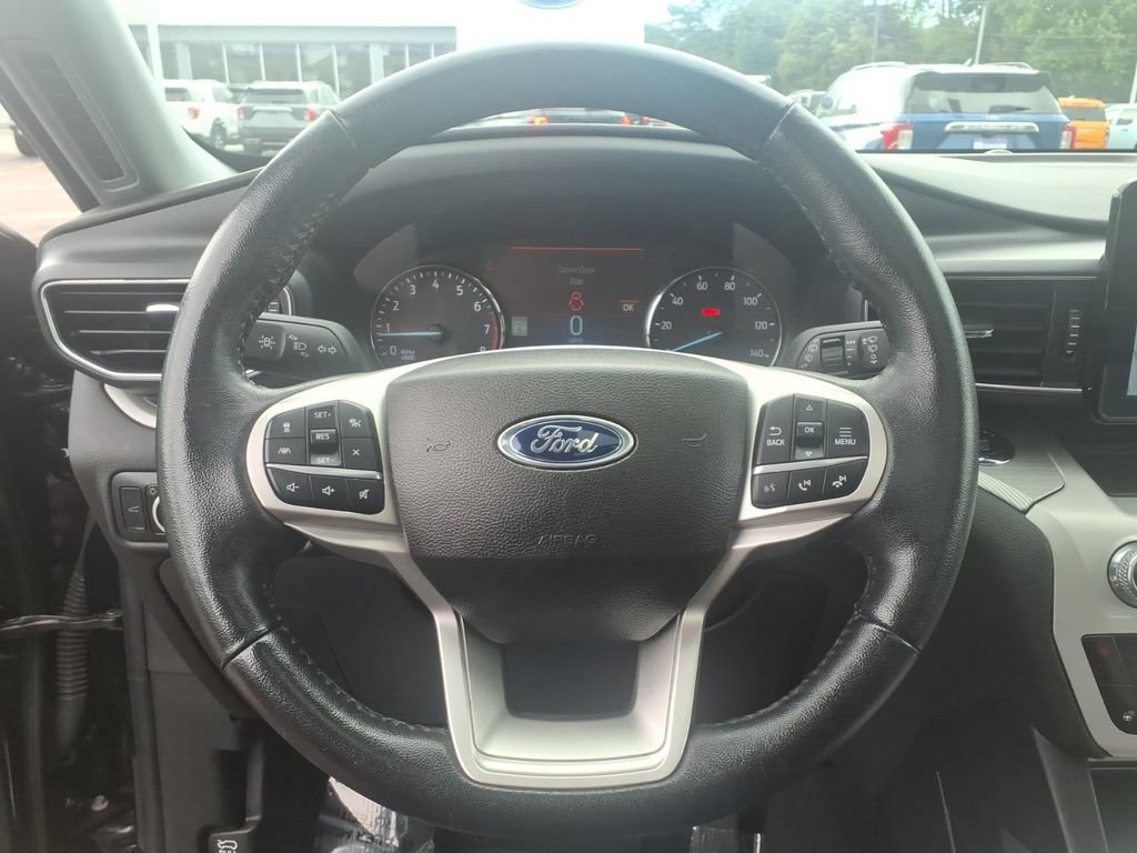 Used 2023 Ford Explorer XLT w/ Equipment Group 202A AWD/4WD image 30