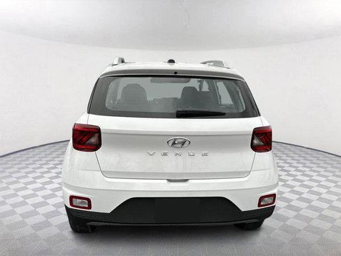 New 2025 Hyundai Venue SEL image 6