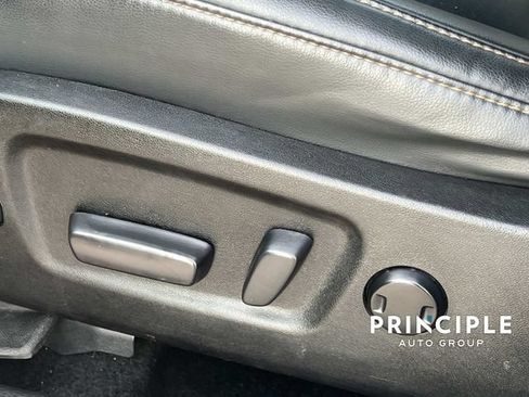 Used 2019 Toyota Highlander XLE AWD/4WD image 17