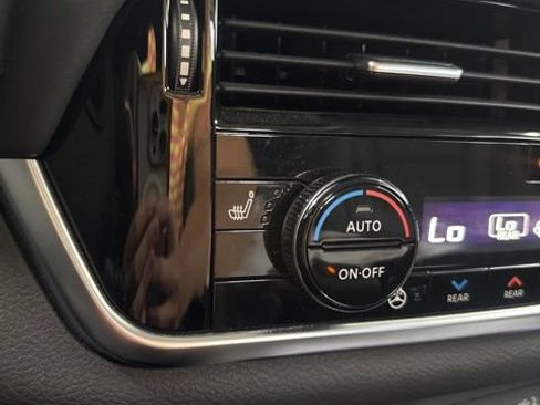 Certified 2024 Nissan Rogue SL w/ SL Premium Package FWD image 12