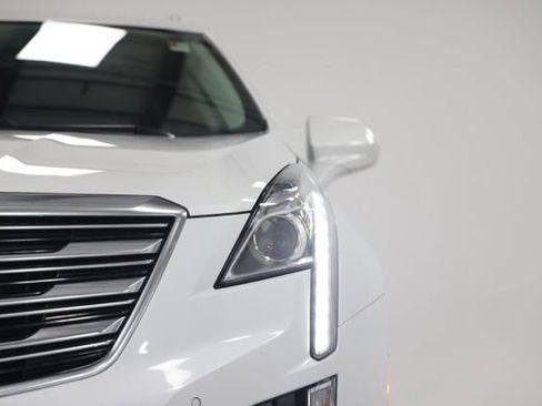 Used 2018 Cadillac XT5 Luxury w/ Driver Awareness Package AWD/4WD image 3
