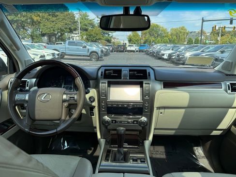 Used 2018 Lexus GX 460 image 17