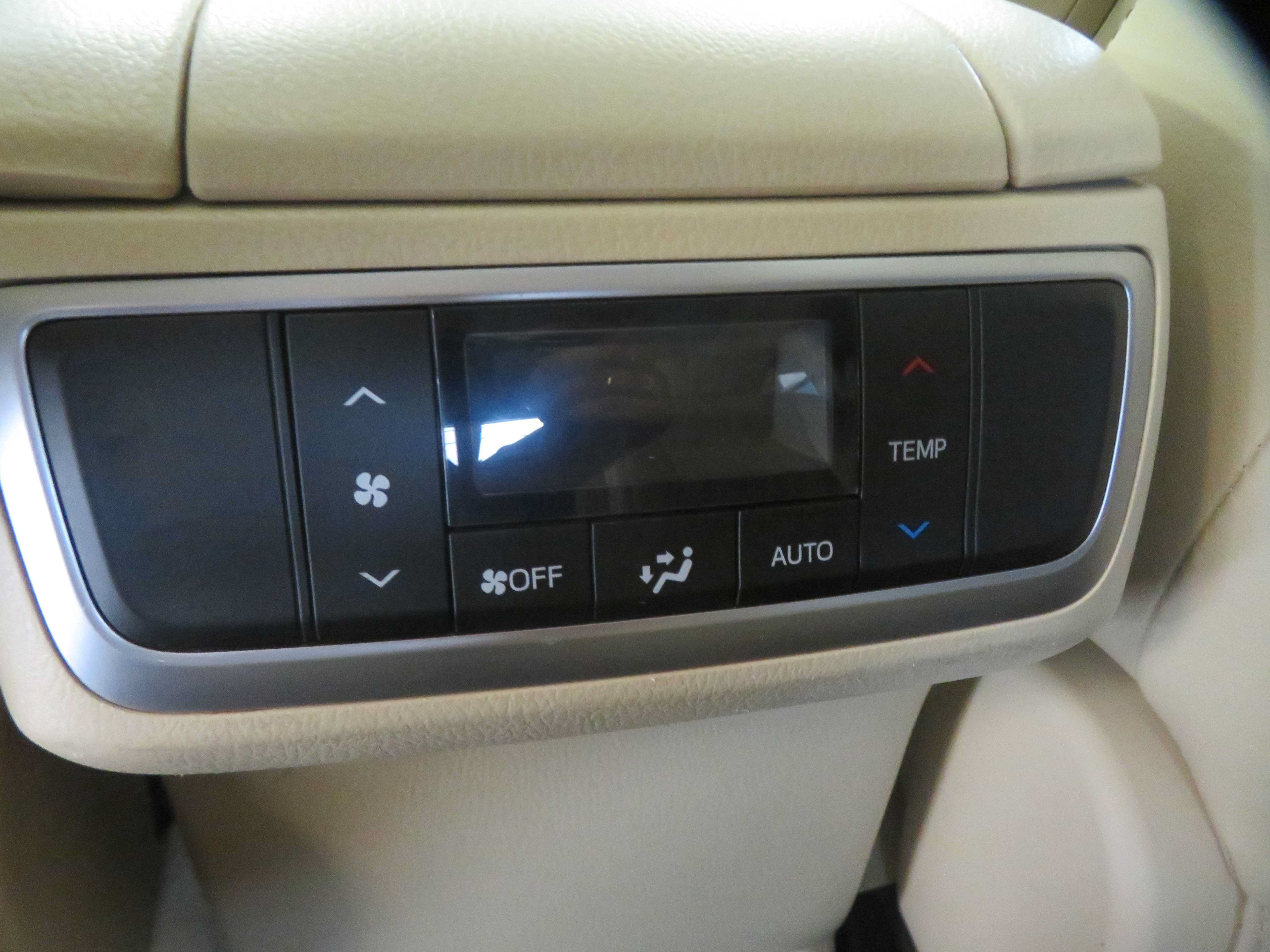 Used 2019 Toyota Highlander XLE FWD image 56