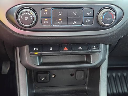 Used 2022 Chevrolet Colorado LT w/ Fleet Safety Package RWD image 18