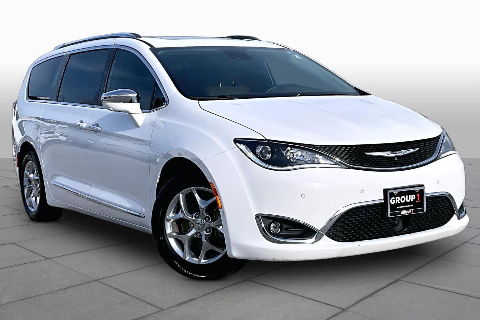 Used 2018 Chrysler Pacifica Limited w/ Advanced Safetytec Group FWD image 2