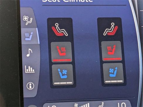 Used 2021 Toyota Venza Limited image 25