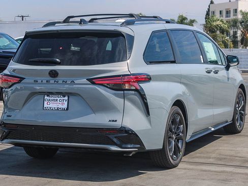 New 2026 Toyota Sienna XSE FWD image 9