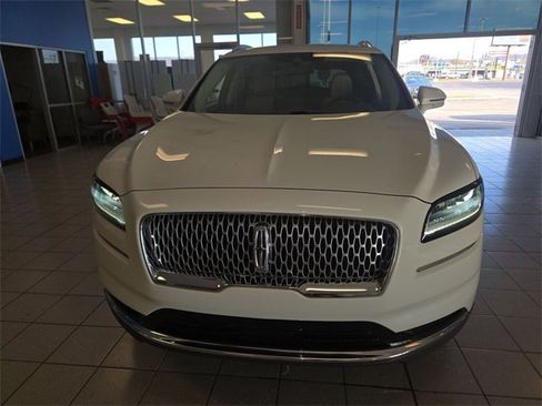 Used 2022 Lincoln Nautilus FWD w/ Premium Package image 3