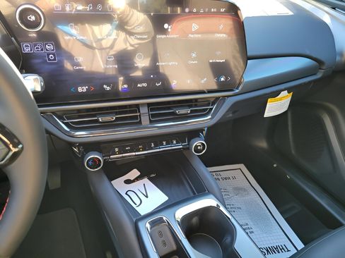 New 2026 Chevrolet Equinox EV RS image 9