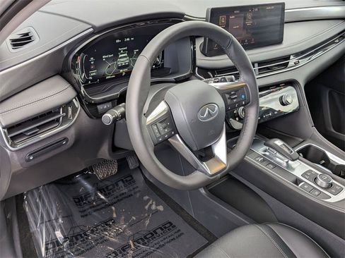 Certified 2025 INFINITI QX60 Luxe image 11