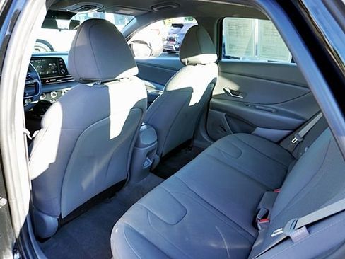 Used 2024 Hyundai Elantra SE image 16