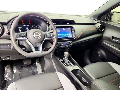 Used 2023 Nissan Kicks SR w/ SR Premium Package FWD image 12