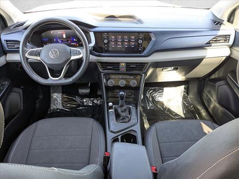 Used 2023 Volkswagen Taos SE w/ Panoramic Sunroof Package image 18