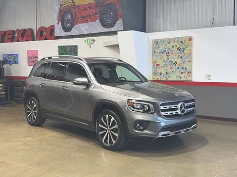 Used 2022 Mercedes-Benz GLB 250 4MATIC image 4