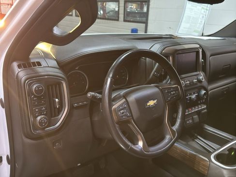 Certified 2022 Chevrolet Silverado 1500 High Country w/ Technology Package image 18