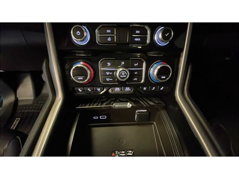 Used 2023 GMC Yukon XL Denali AWD/4WD image 14