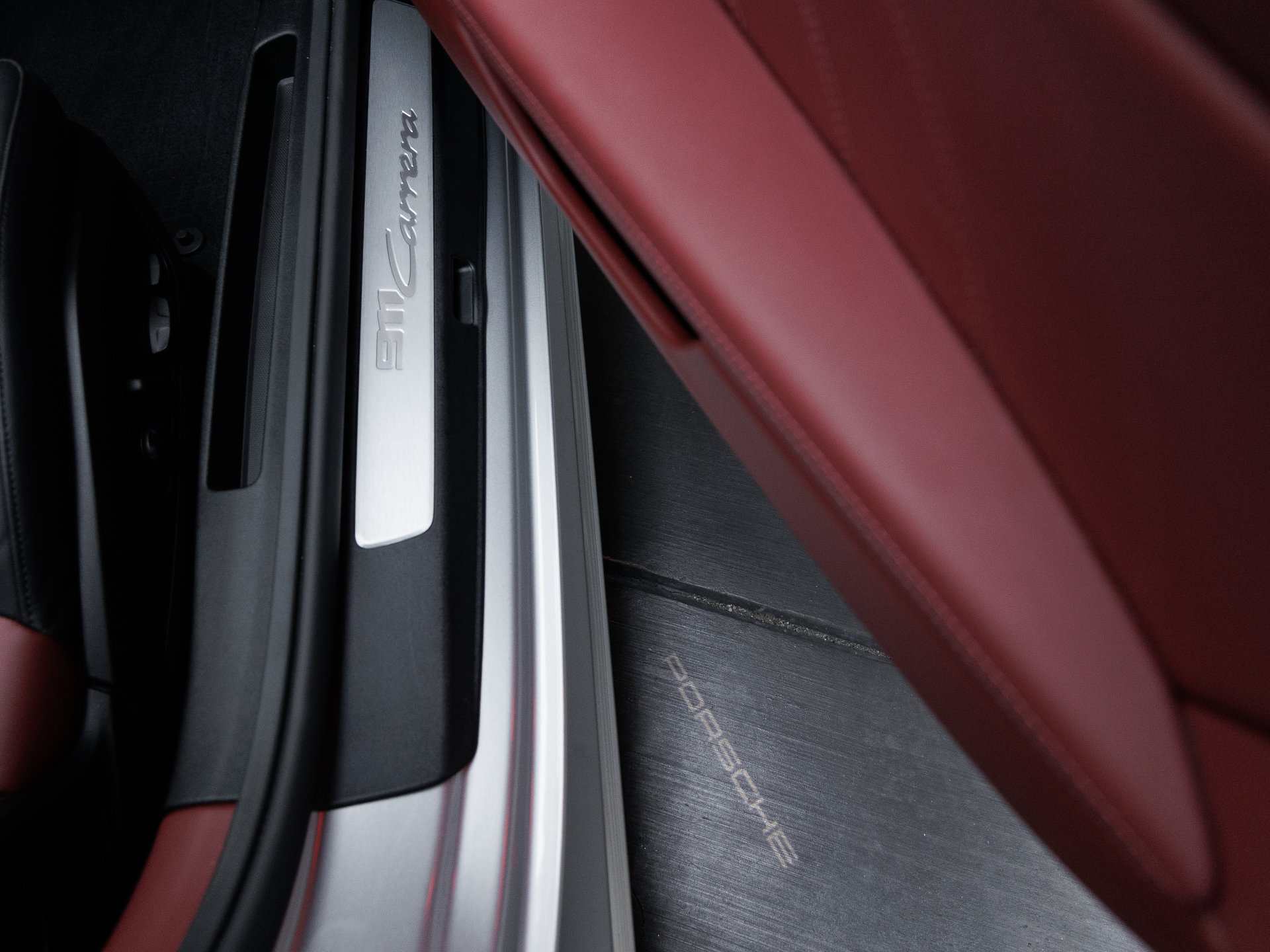 Certified 2025 Porsche 911 Carrera RWD image 39