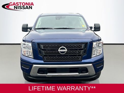 Used 2024 Nissan Titan SV w/ SV Convenience Package image 2