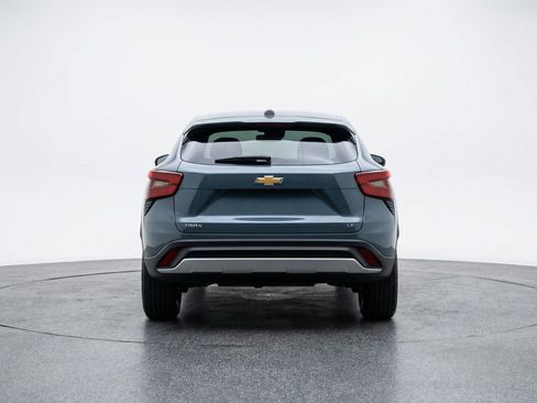 Used 2025 Chevrolet Trax LT FWD image 7