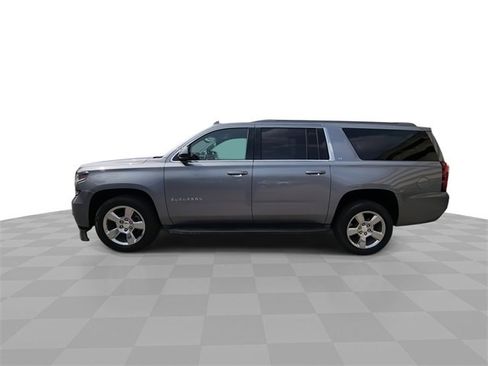 Used 2018 Chevrolet Suburban LT image 5