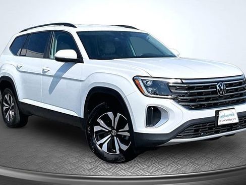 Used 2024 Volkswagen Atlas SE AWD/4WD image 3