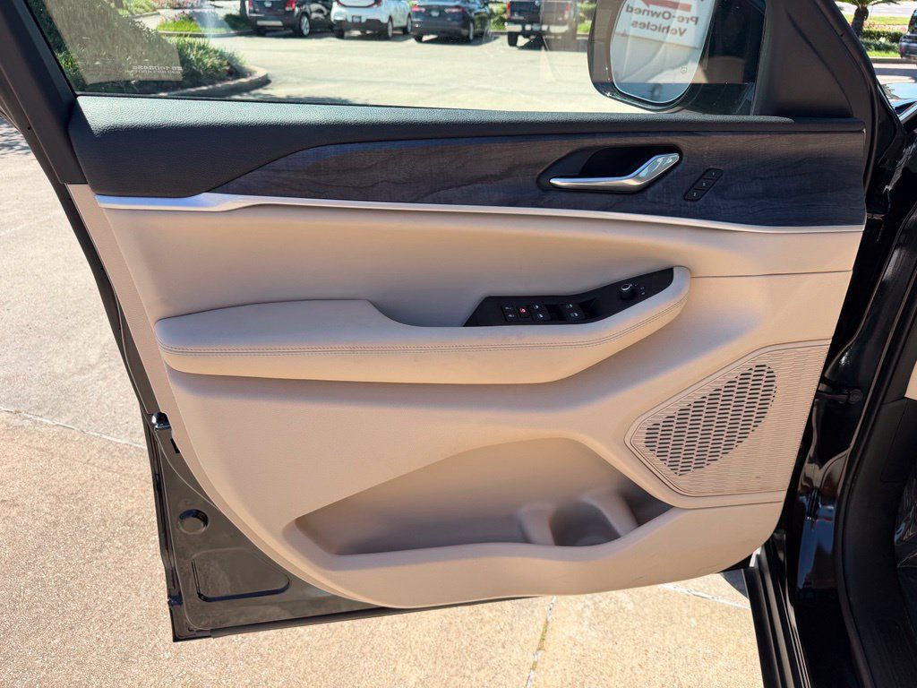 Used 2025 Jeep Grand Cherokee L Limited RWD image 13