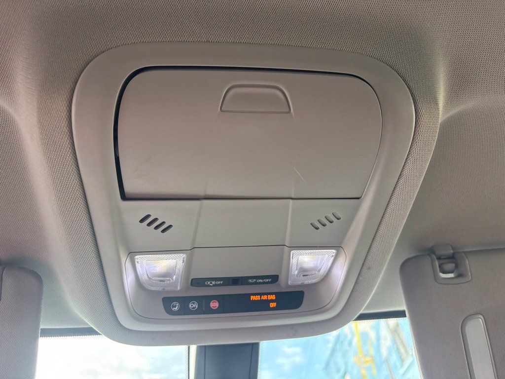 Used 2017 GMC Acadia SLE FWD image 15