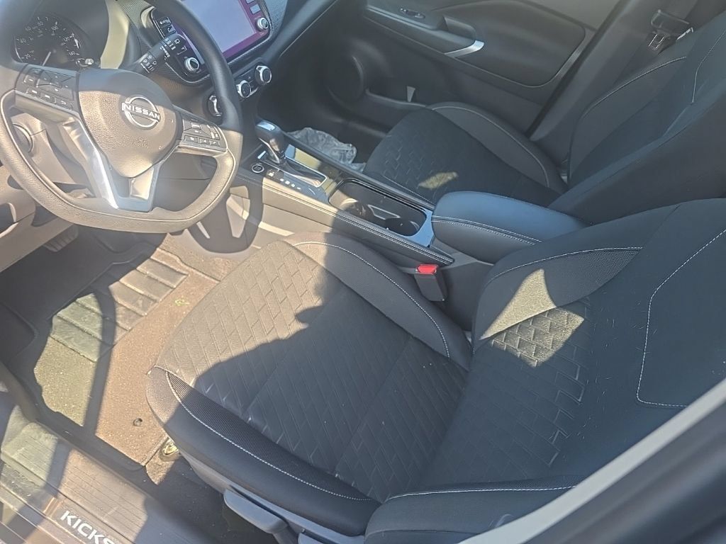 Used 2024 Nissan Kicks SV w/ Interior Electronics Package FWD image 12