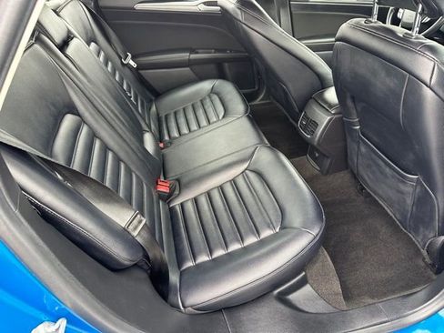 Used 2020 Ford Fusion SE image 11